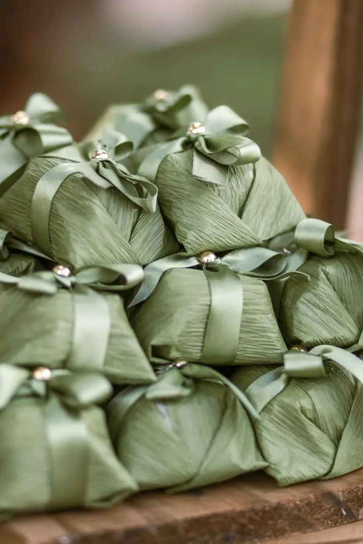 Bem-casados embrulhados em verde