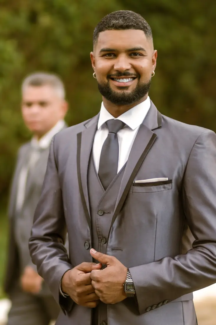 Thalisson sorrindo antes da cerimônia