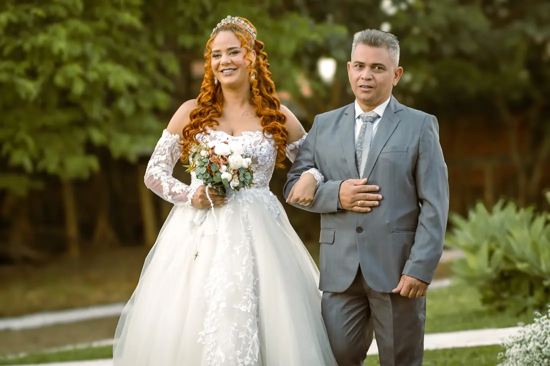 Katharine entrando com o pai